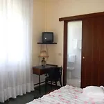 Ξενοδοχείο Franca 2*
