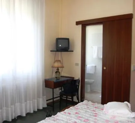 Отель Franca 2*